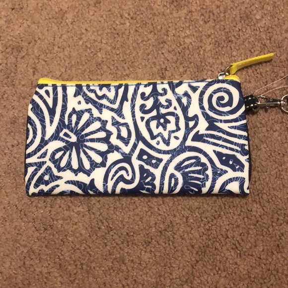 Scout Wristlet - Picture 2 of 4